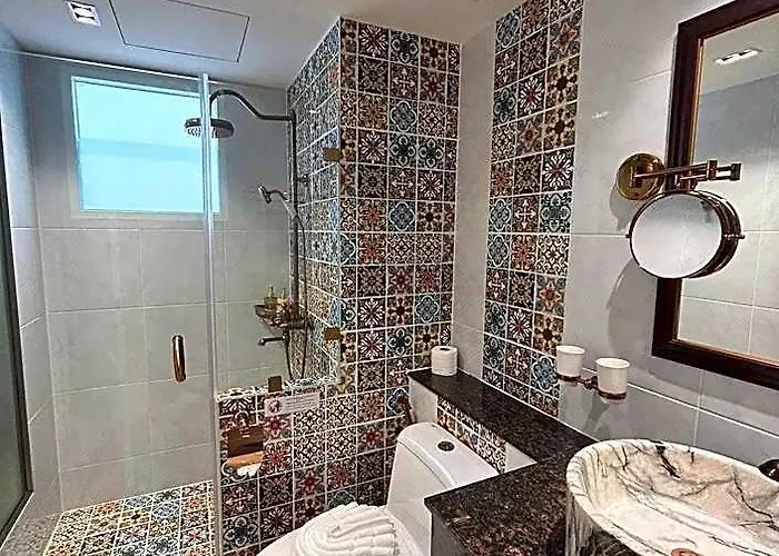 Siri Ratchadamnoen Hotel 3*